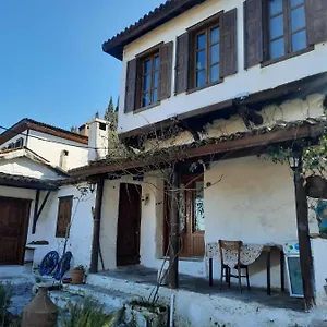 Nikbin Yamac Guest house